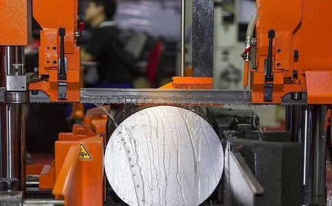 市中立式金属带锯床切削出现跑带故障解决方法！